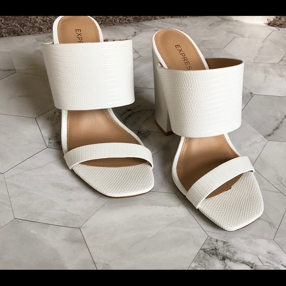 Express women’s heeled mule sandal - Picture 2 of 4